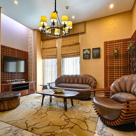 Palavra Resort Manama Dış mekan fotoğraf A living room in a house