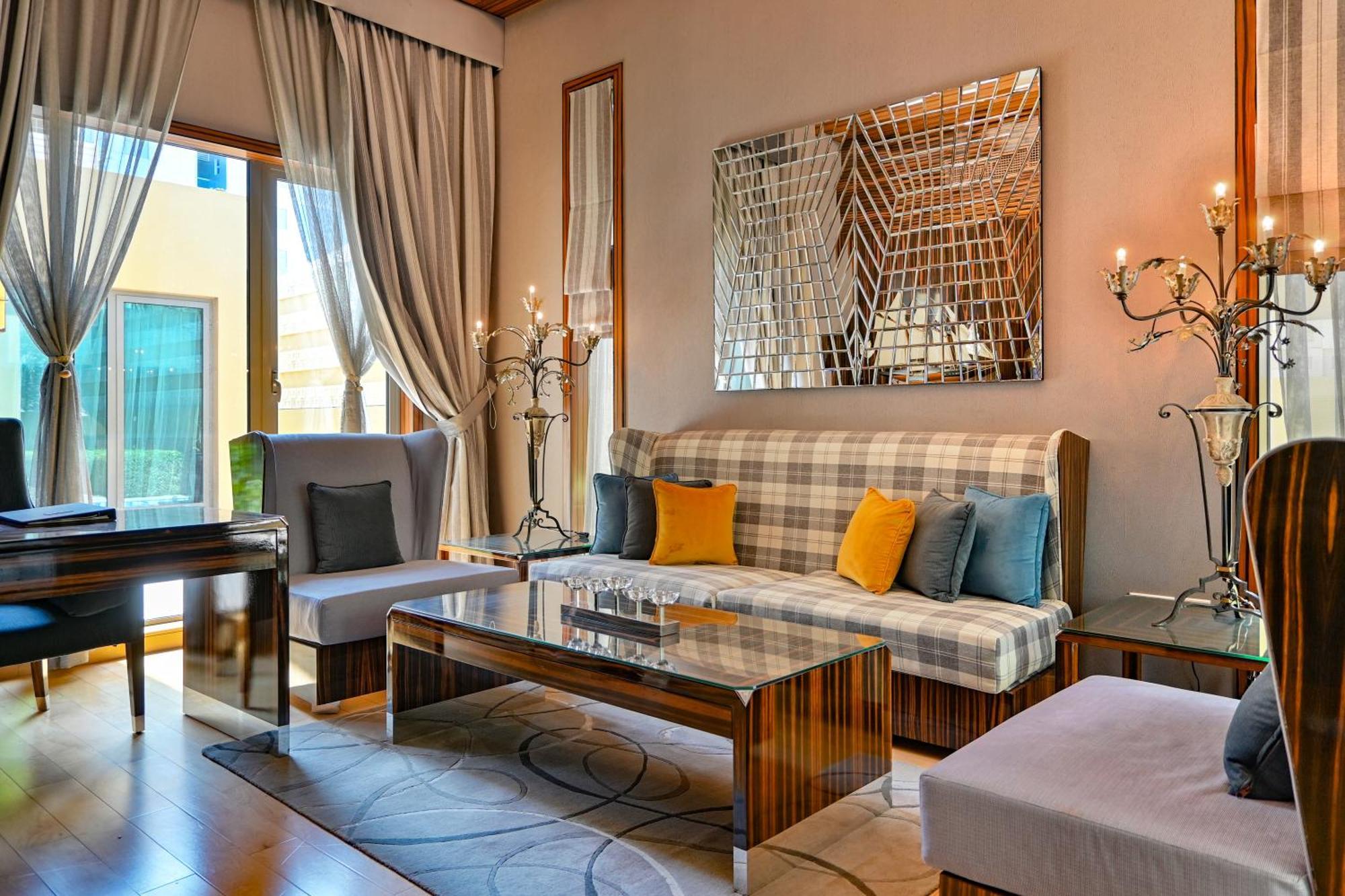 Palavra Resort Manama Dış mekan fotoğraf A living room at the hotel