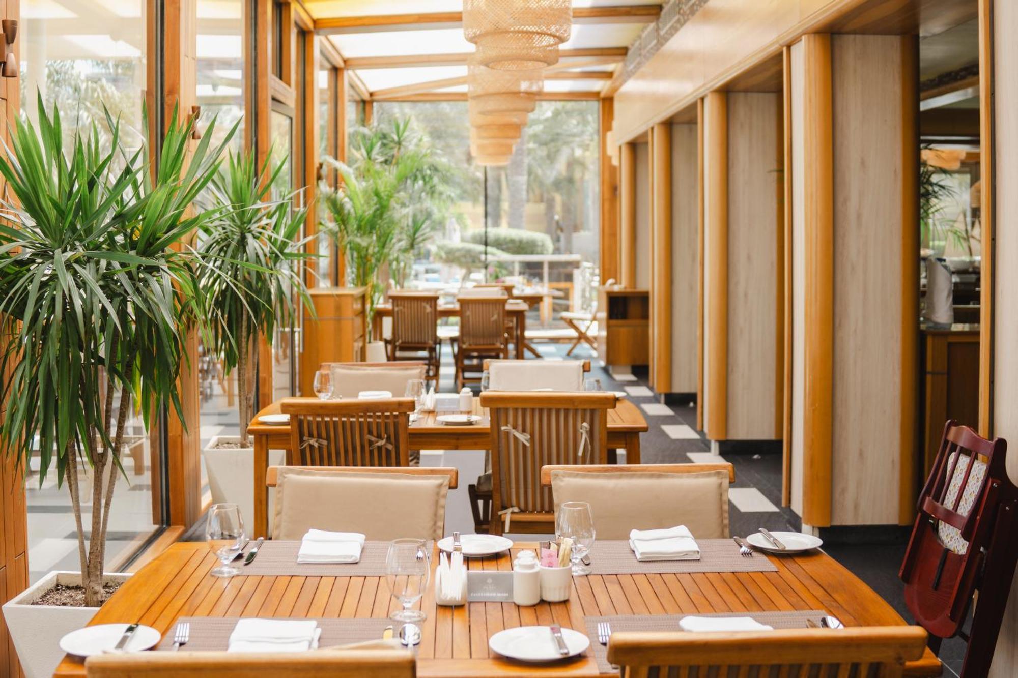 Palavra Resort Manama Dış mekan fotoğraf The restaurant