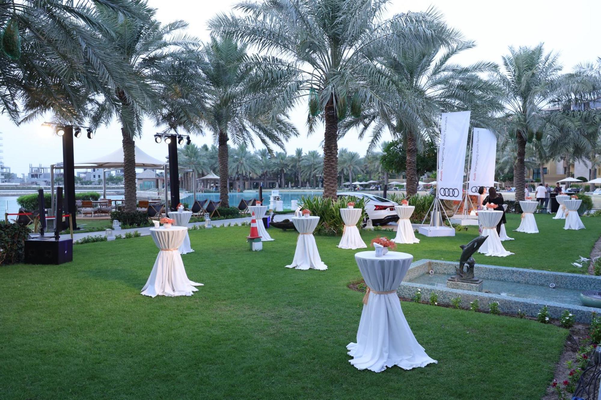 Palavra Resort Manama Dış mekan fotoğraf The lawns at the Jumeirah Creek Hotel