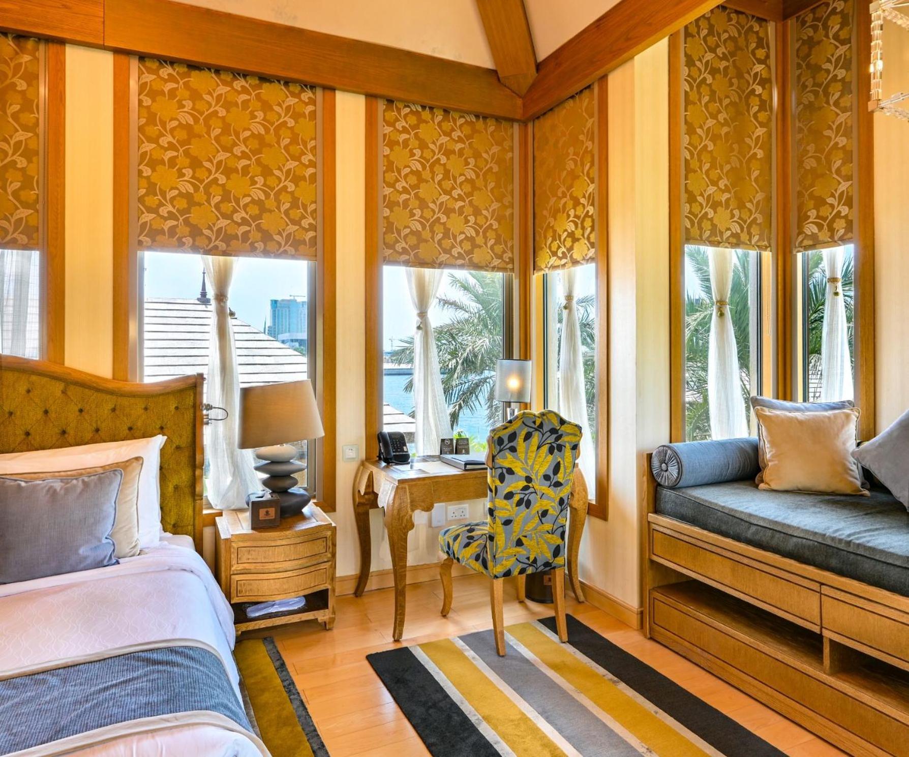 Palavra Resort Manama Dış mekan fotoğraf A room at the Oberoi Dubai