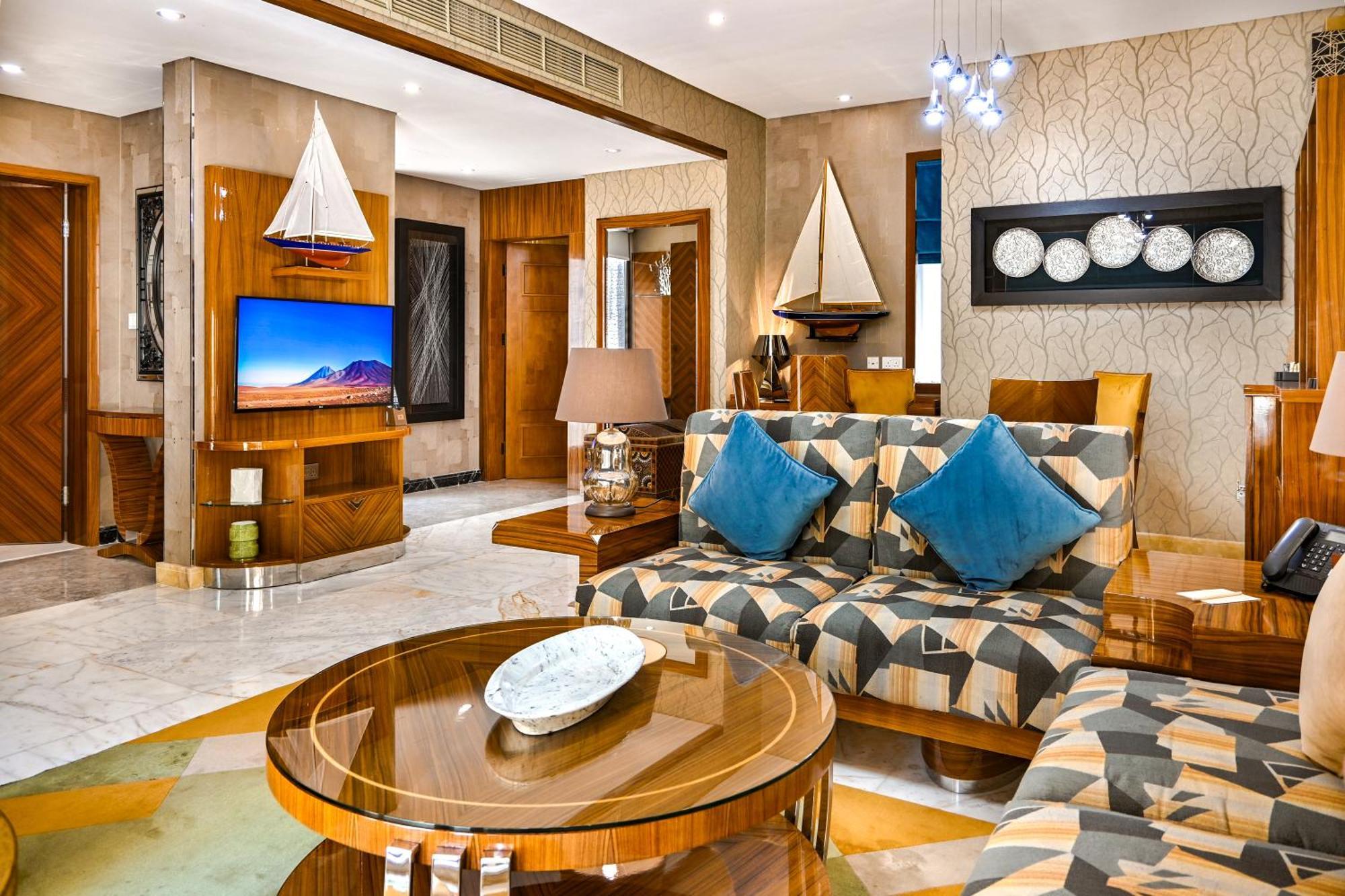 Palavra Resort Manama Dış mekan fotoğraf A suite at the hotel